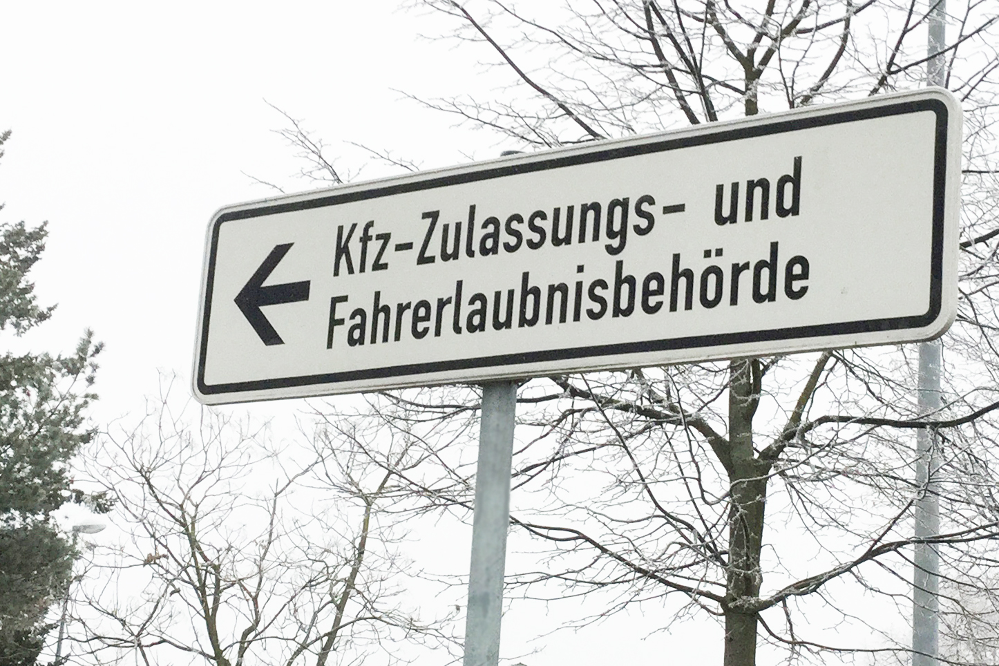 KfZ-Zulassungs-_und_Fahrerleraubnisbehörde_im_TGZ_Schild_kleiner__C_SW