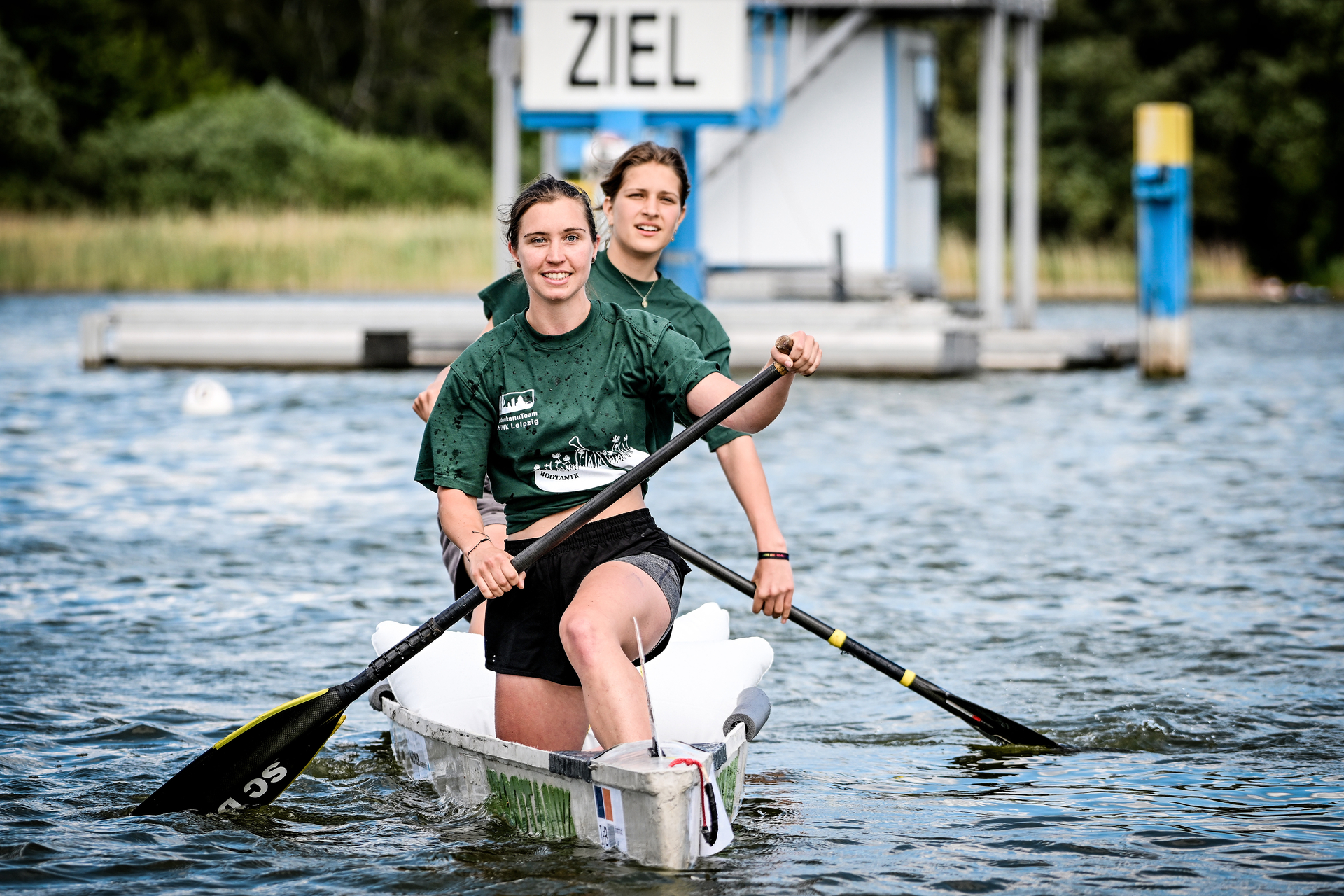 Betonkanu_Regatta_IZB_Kanutinnen