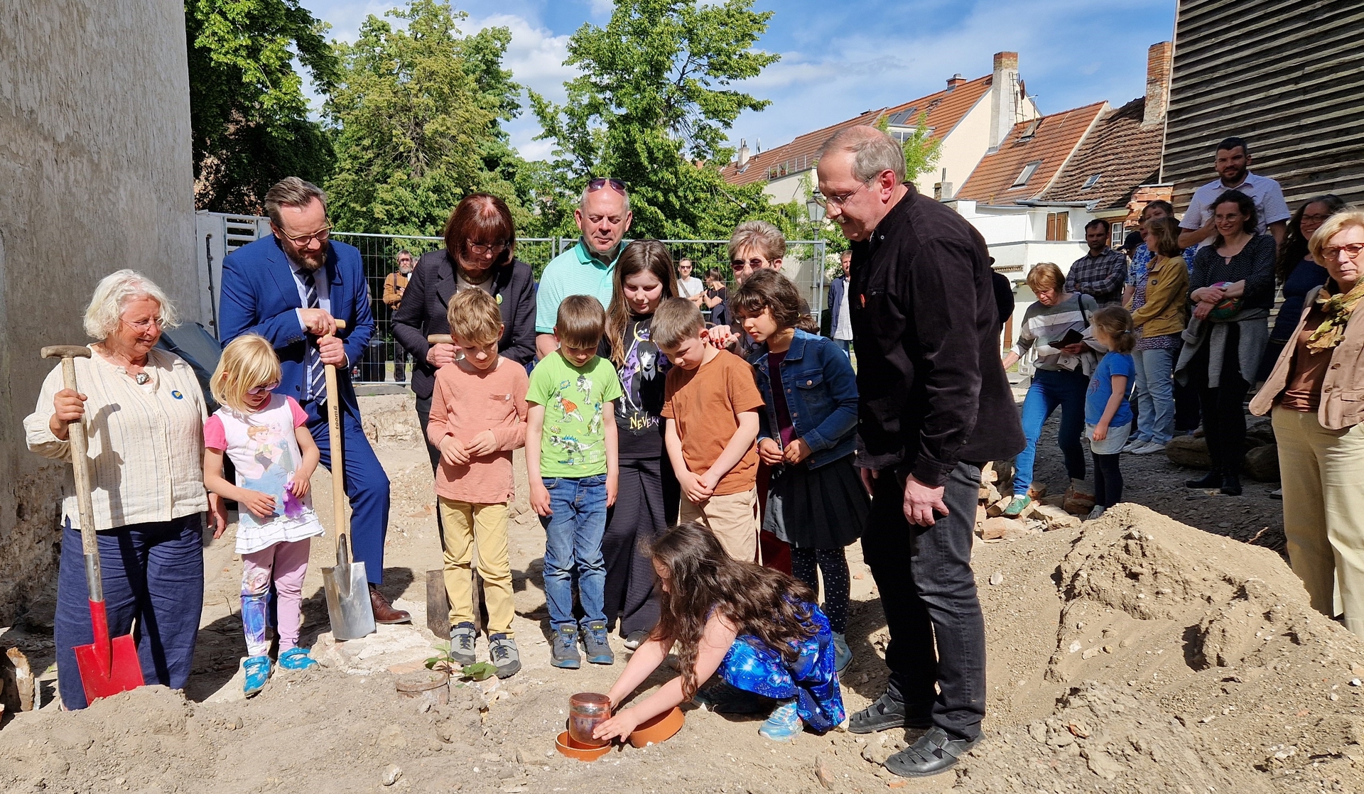 Grundsteinlegung_Anbau_Sonnensegel_140525-1 Grundsteinlegung_Anbau_Sonnensegel_140525-1