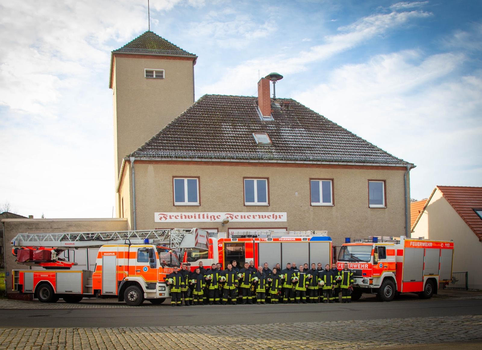 FF_Kirchmöser_vor_altem_Gerätehaus