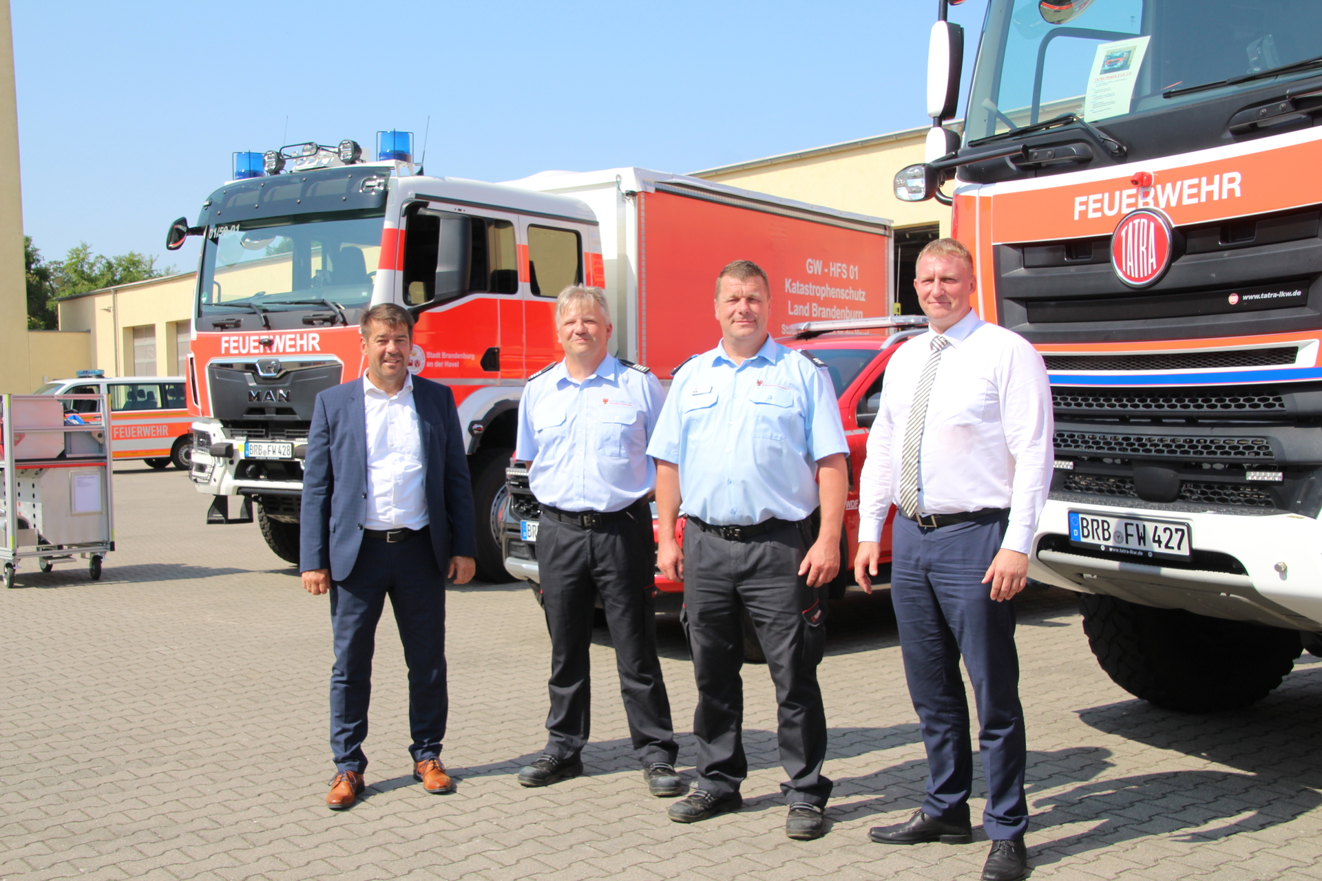 Fahrzeugübergabe_bei_der_Berufsfeuerwehr_01