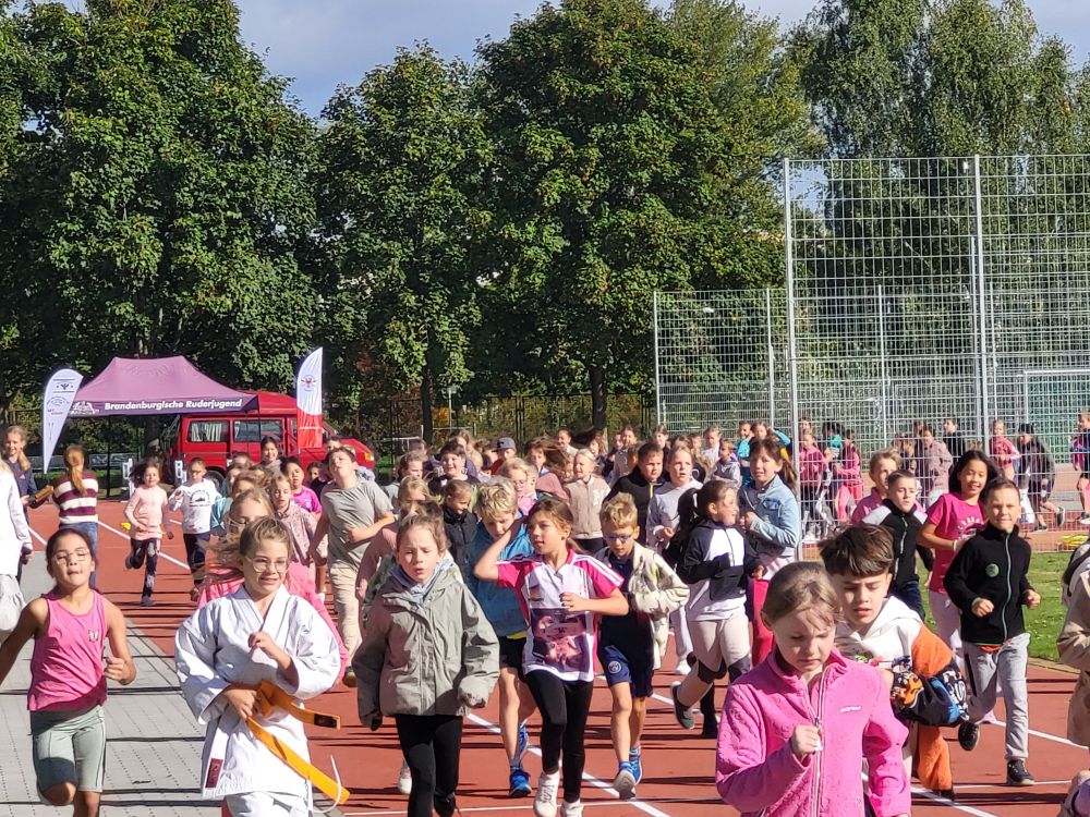 Eröffnung_neuer_Sportplatz_Busch-Schule_08