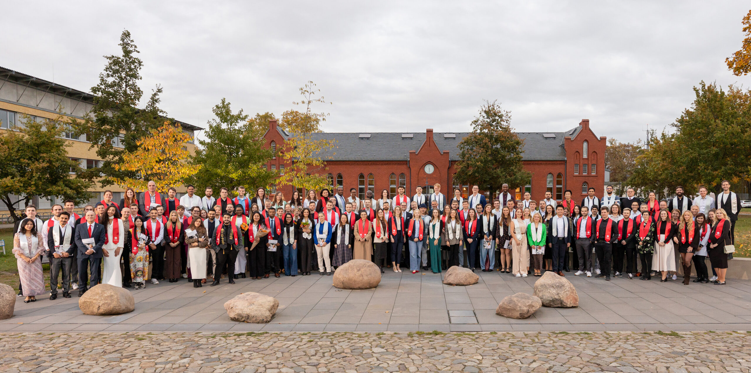 053-PM-Bildmotiv 1_Gruppenbild