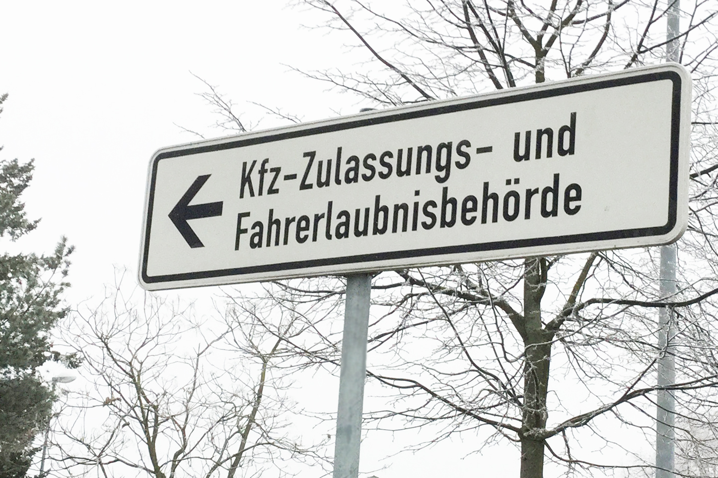KfZ-Zulassungs-_und_Fahrerleraubnisbehörde_im_TGZ_Schild_kleiner__C_SW KfZ-Zulassungs-_und_Fahrerleraubnisbehörde_im_TGZ_Schild_kleiner__C_SW