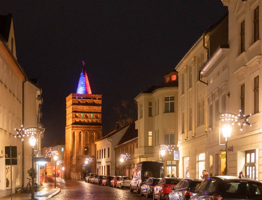 Duitsland, Deutschland, Germany. Land Brandenburg, Brandenburg/Havel. 7.12.2024. Rathenower Torturm. Lichtinstallation. Foto Erik-Jan Ouwerkerk