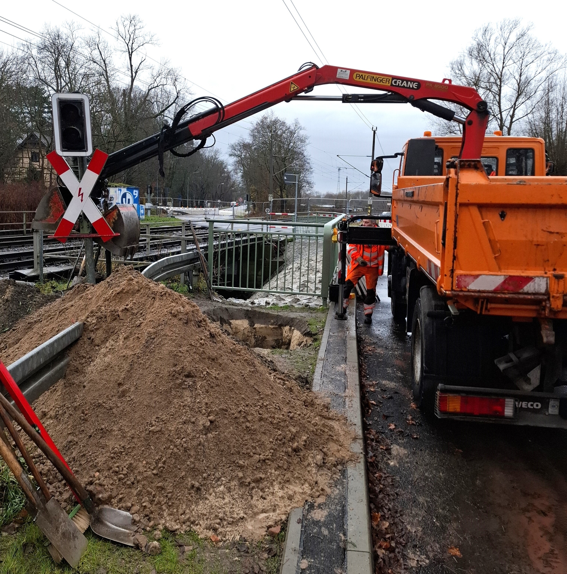 Andreaskreuz_Planebrücke_091225-1 Andreaskreuz_Planebrücke_091225-1