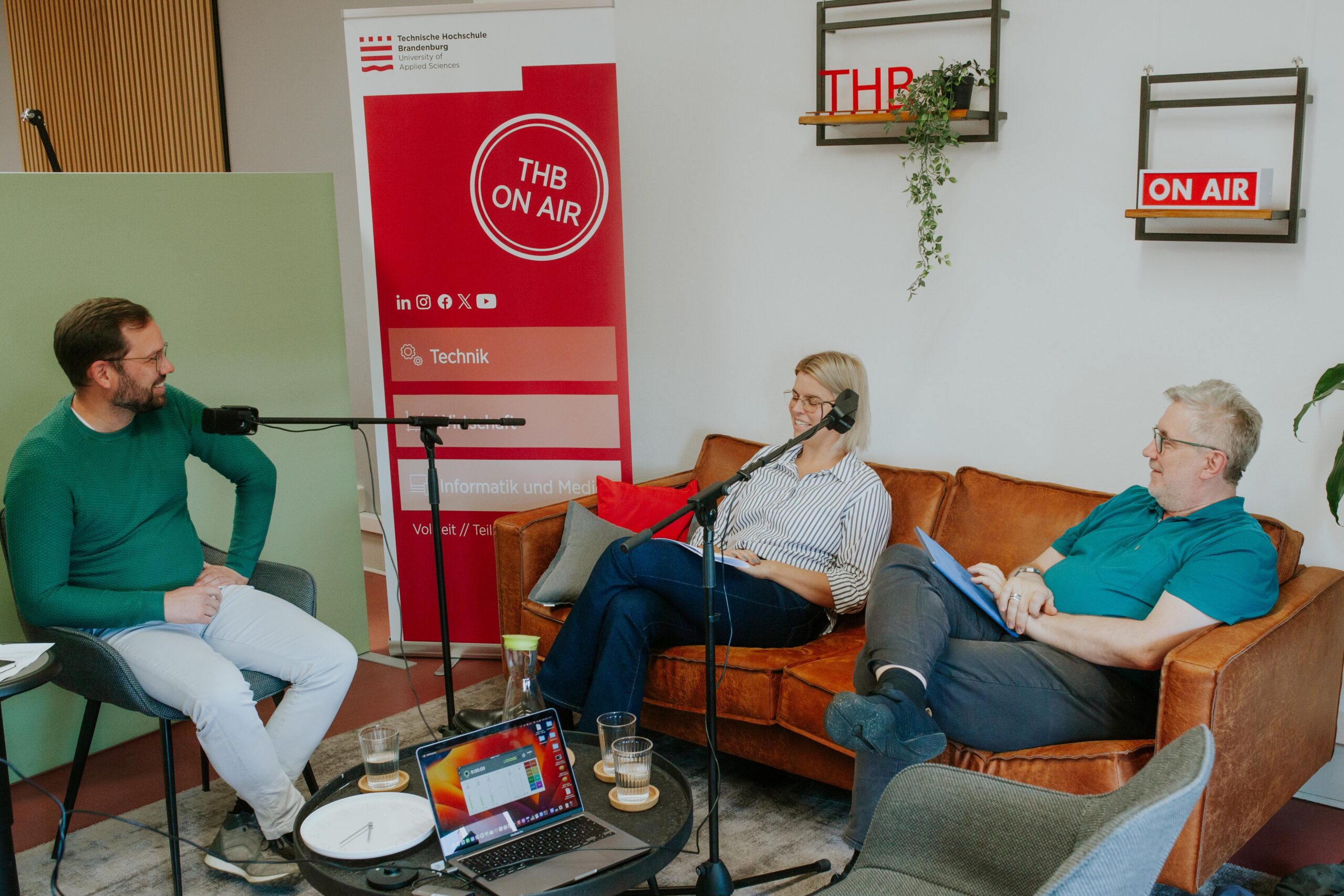 003-PM-THB_Podcast_Stimmungsecho_Curran_Schrader_(c)_Silvia_Last