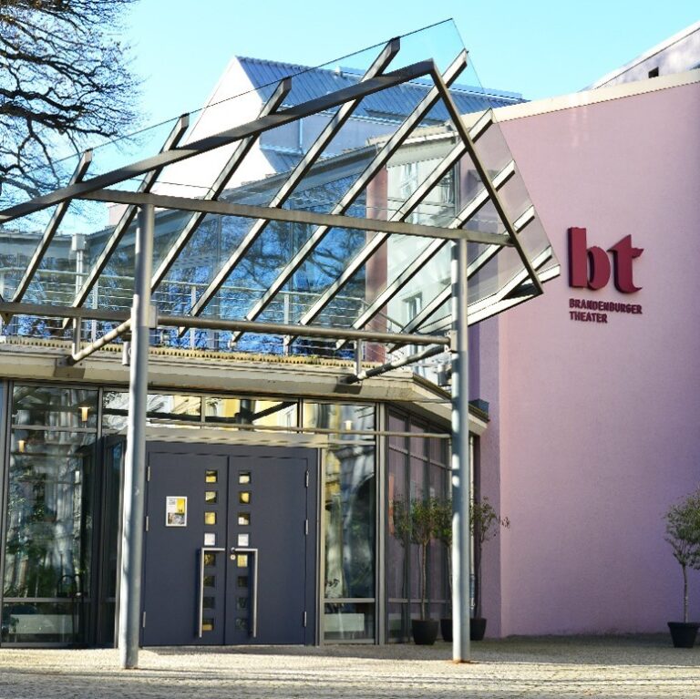 2019 20 Header Kontakt2 1x1 c Maja Gottschalk 768x767