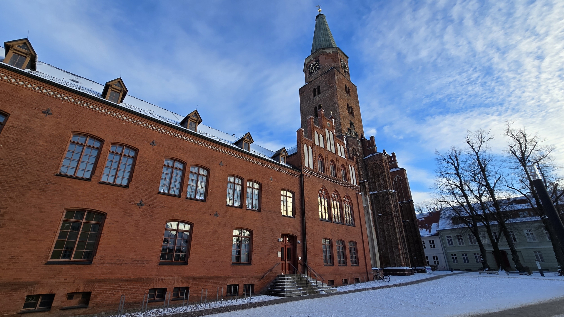 Dom_Domaula_Schnee_050126a