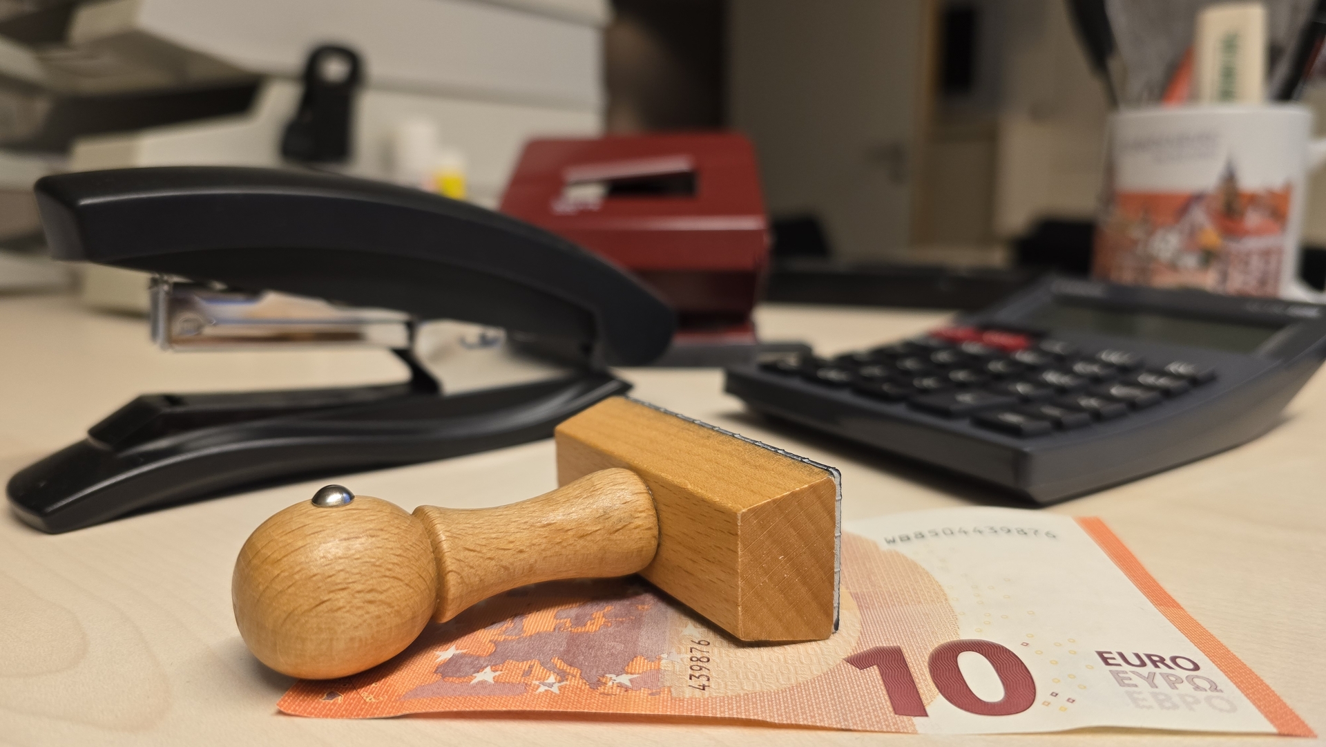 Gebühren_10_Euro_Stempel_060126