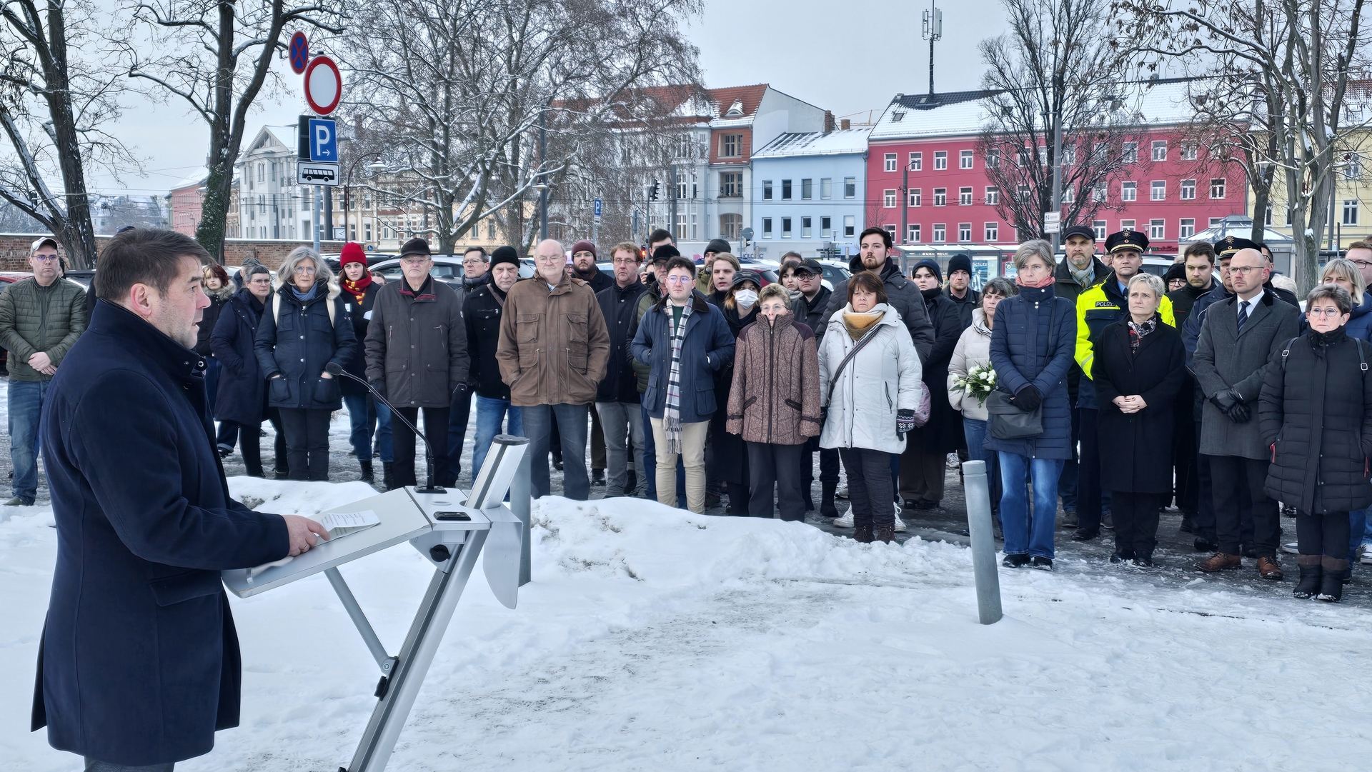 Oberbürgermeister Steffen Scheller während seiner Rede zum Gedenken an die Opfer des nationalsozialistischen Terrorregimes.
