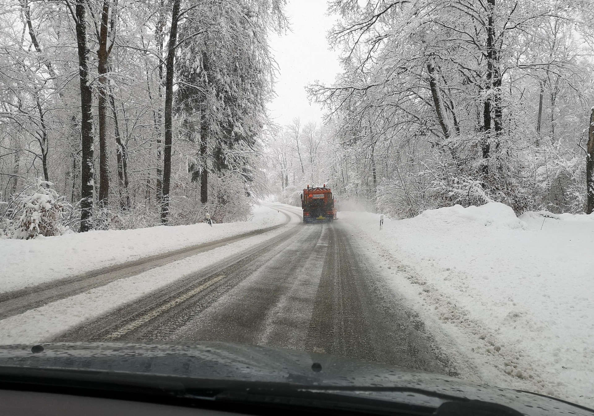 winter-service-6024972_1920 winter-service-6024972_1920