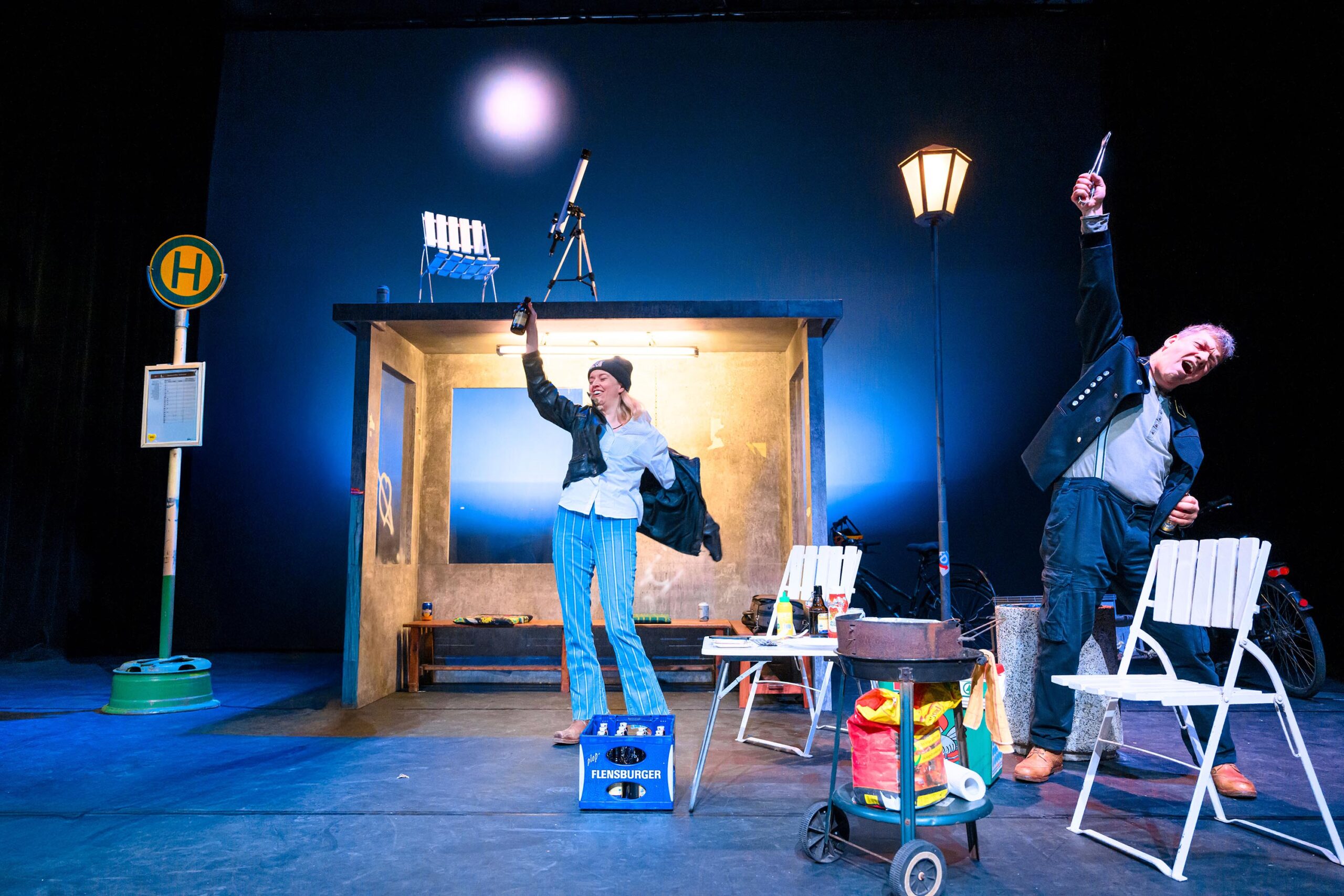 Warten-aufn-Bus-DSC6142-c-RenéLöffler Warten-aufn-Bus-DSC6142-c-RenéLöffler