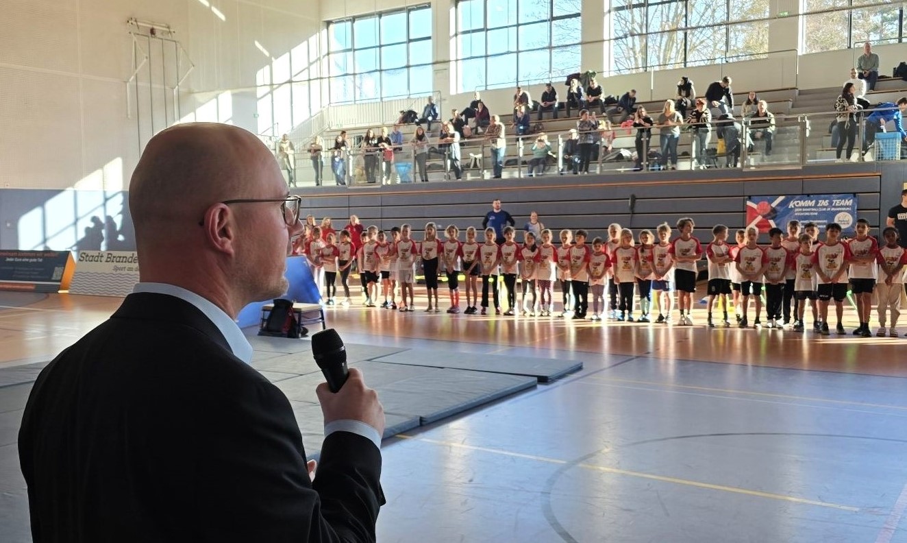 Oberbürgermeister Daniel Keip grüßte mit einem kräftigen „Sport frei!“