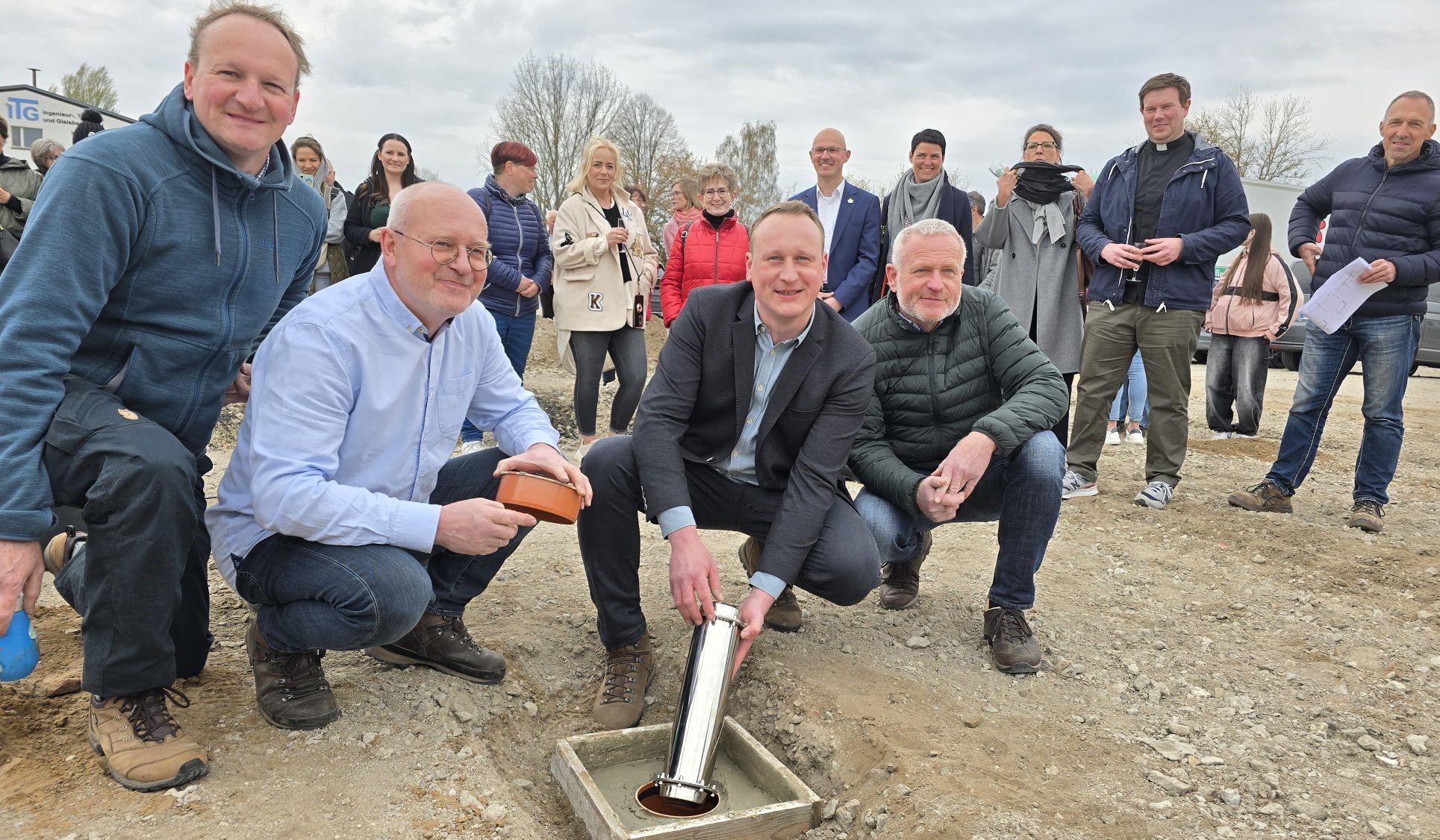 Grundsteinlegung_Stadtgärtnerei_Zahn_130426-1