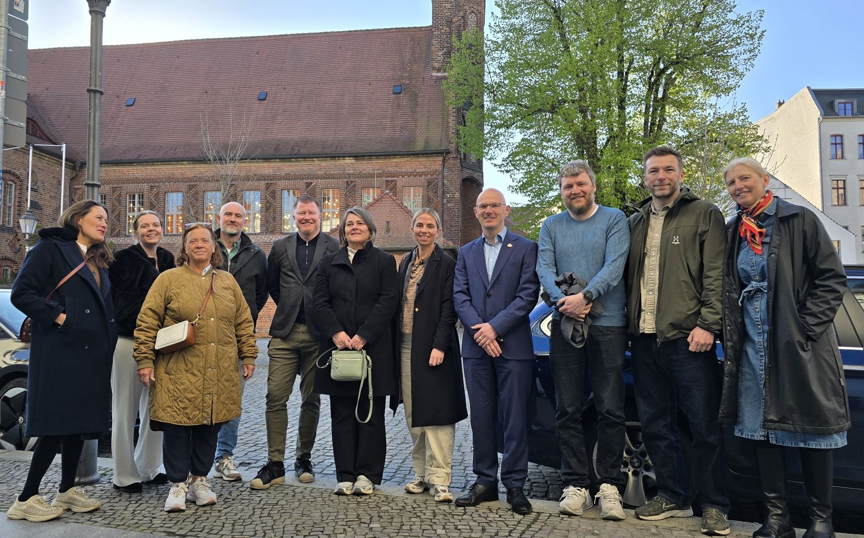 OB_begrüßt_Lehrer_aus_Ballerup_210426-1