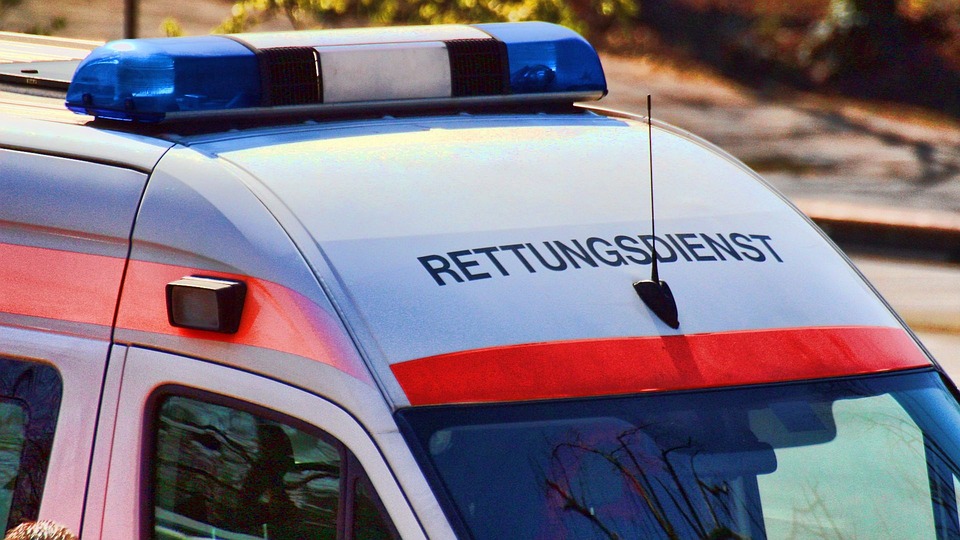 ambulance-2808330_960_720 ambulance-2808330_960_720