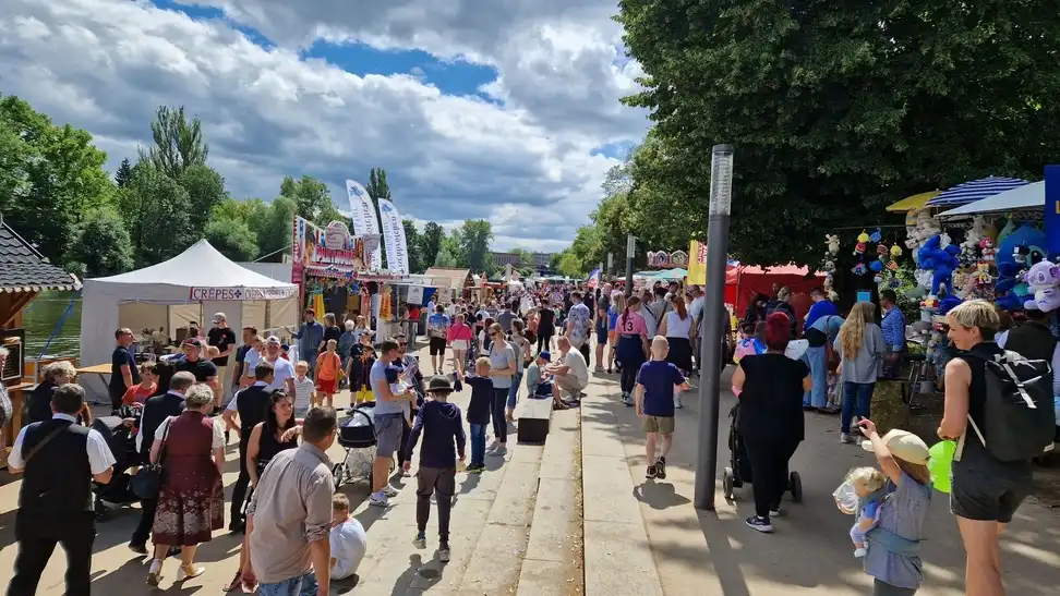 csm_59._Havelfest_Salzhofufer_mit_Massen_523b4c97b3 csm_59._Havelfest_Salzhofufer_mit_Massen_523b4c97b3