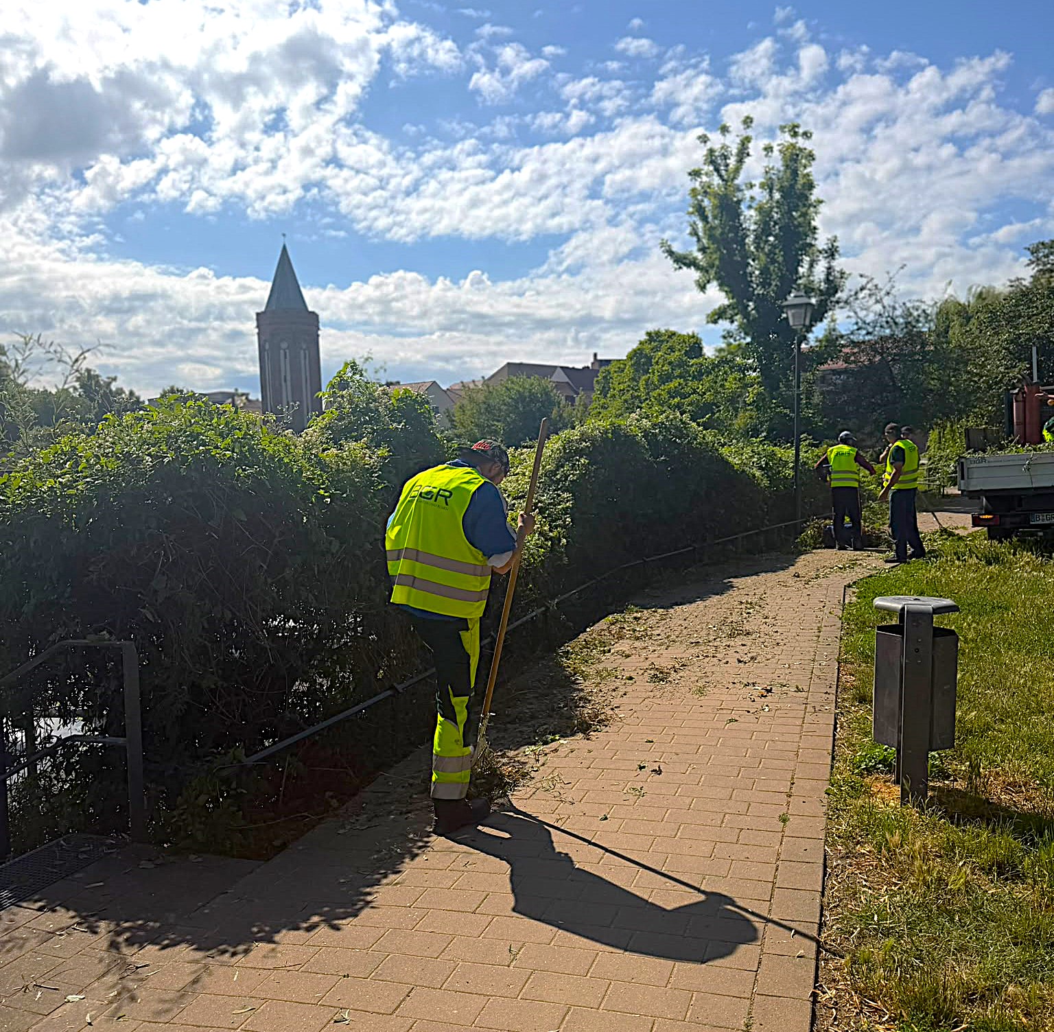 Grünpflege_Uferpark_Hammerstraße_2026 Grünpflege_Uferpark_Hammerstraße_2026