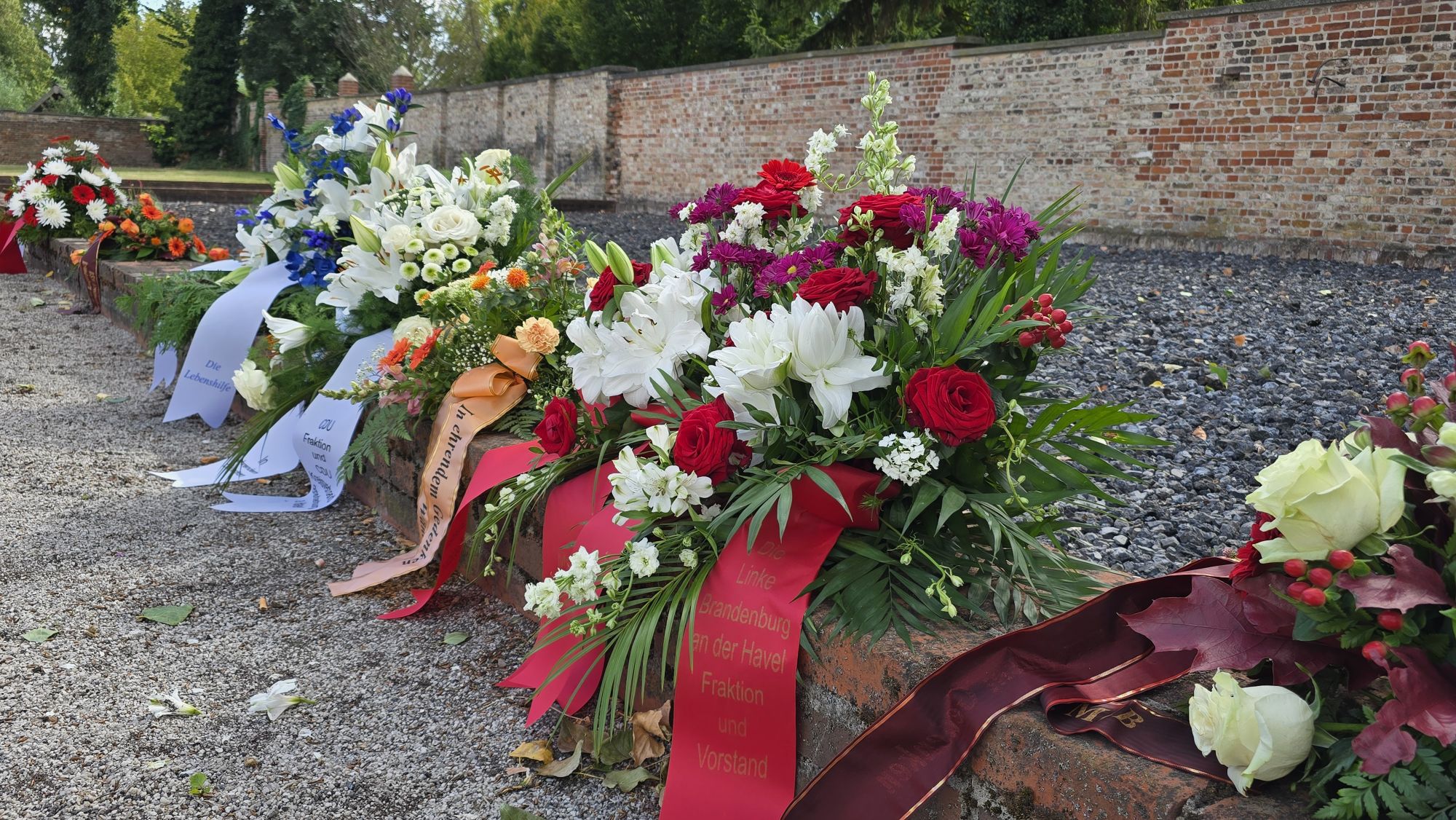 Kranzniederlegung_Opfer_Euthanasie_010926-1